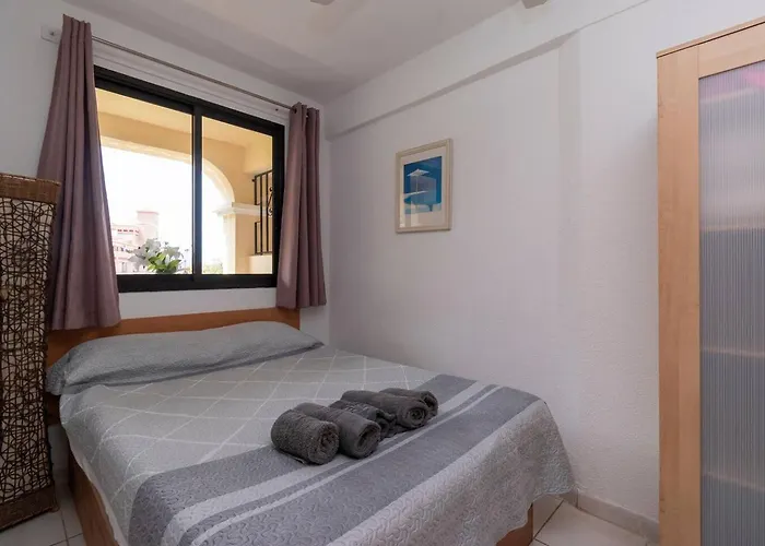 Excellent Castle Harbour Daire